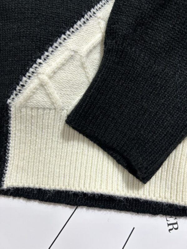 Men's Color-Block Cable Knit Round Neck Sweater