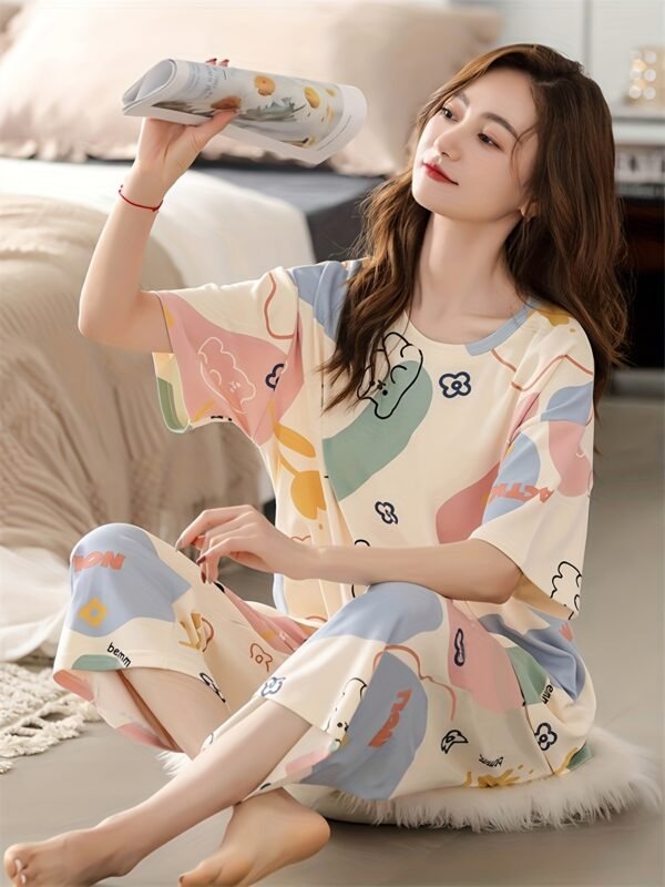 Women's Casual Round Neck Short Sleeve Pajama Set with Capri Pants