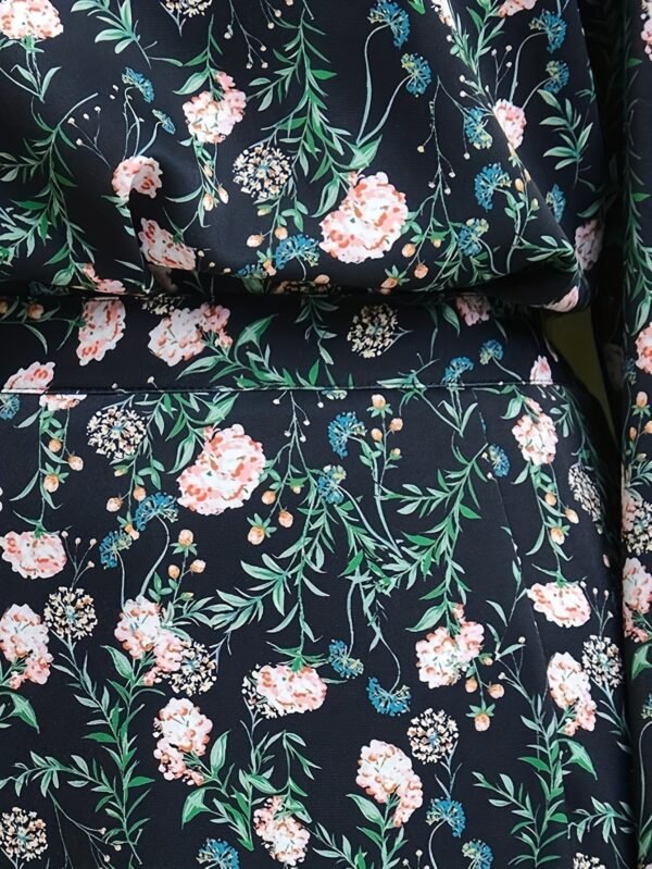 8d0754ec-b57a-4611-a67c-0894c2faf259.jpg Women's Floral Baju Kurung Two-Piece Set