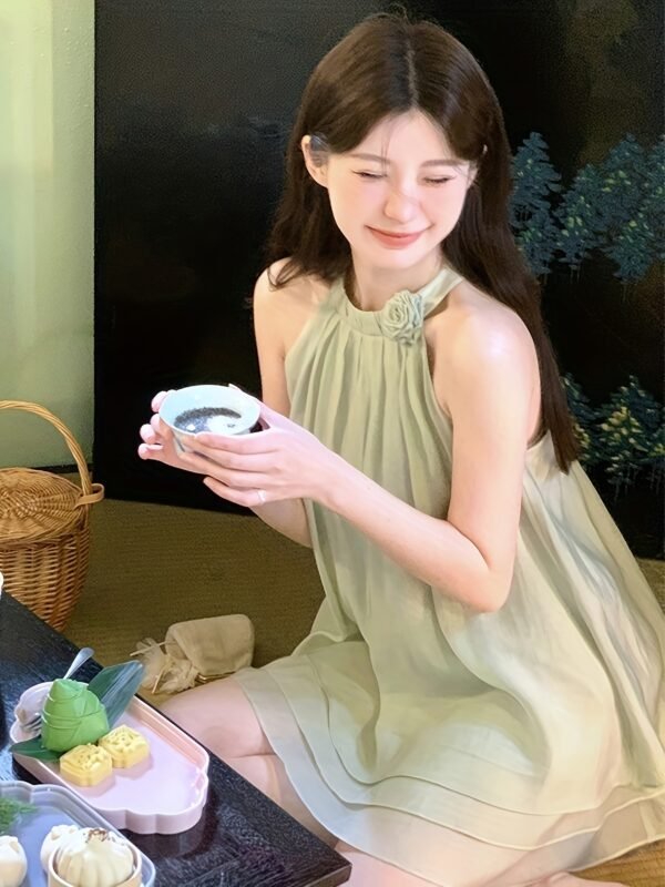 c2c2a0e5b90a25710f1759cd98e8e119.jpg Green Sleeveless Top & High-Waist Skirt Co-Ord Set